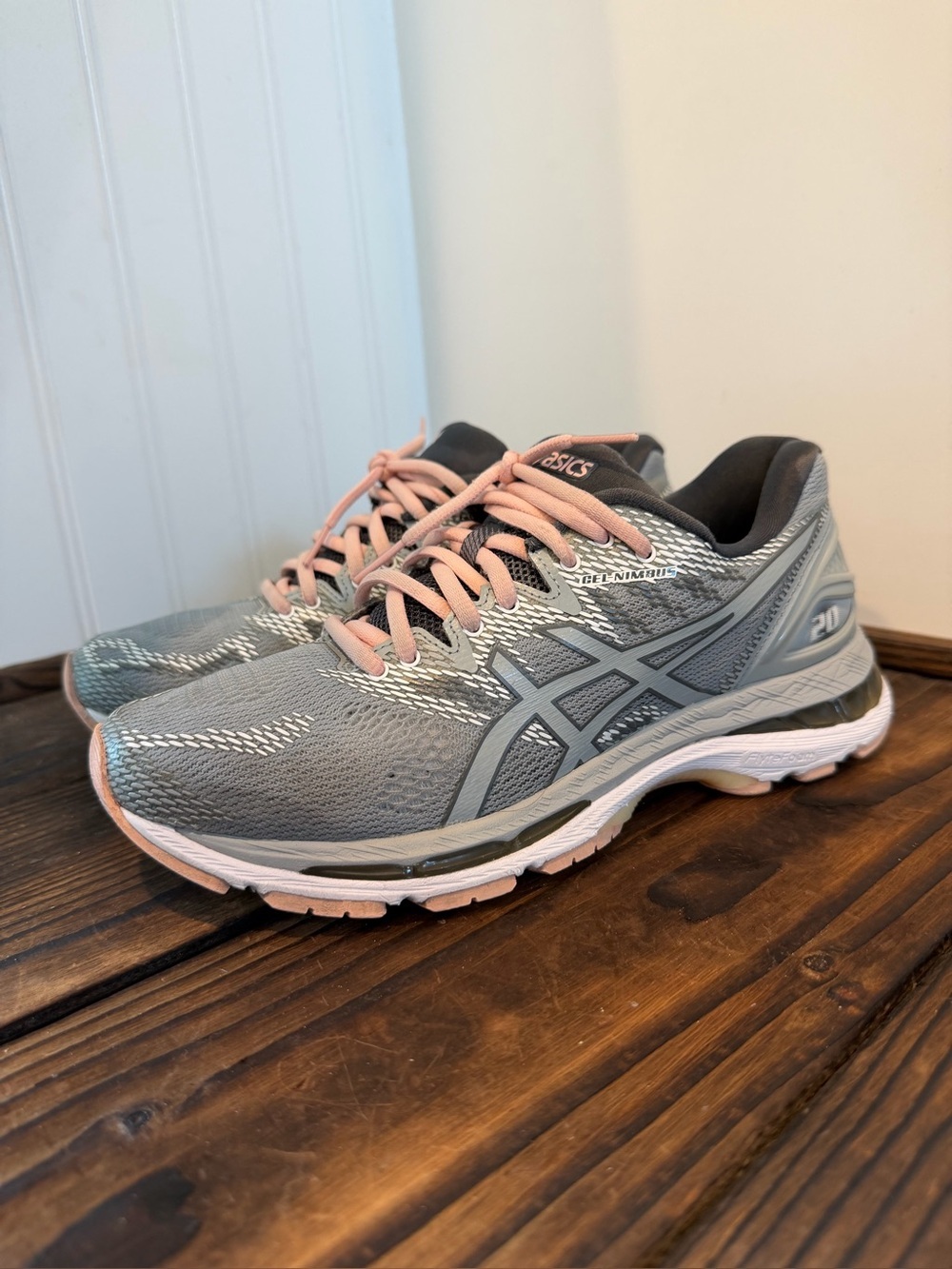 ASICS Women's GEL-Nimbus 20 running shoes in Mid Grey / Seashell Pink Colorway